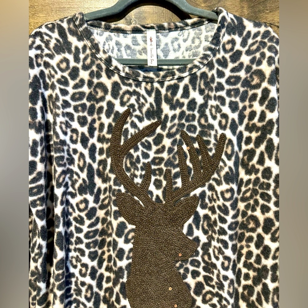 EUC Vanilla Bay Leopard Print Sequin Deer Long Sleeve Top - Picture 7 of 12